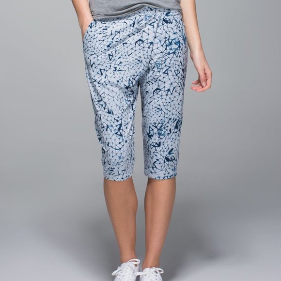 lululemon athletica Pants - Lululemon Retreat Yogi Crop White Navy 4